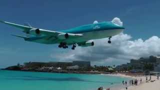 Aterrizaje de un  KLM Boeing 747 en laIsla de St. Maarten