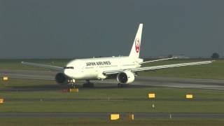 Boeing 777 Japan Airlines in Prague, 10.8.2013