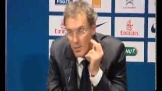 LAURENT BLANC fait un doigt d'honneur à un journaliste