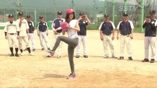 [SSTV] 홍수아 시구, 돌아온 '홍드로'의 완벽투구! '역시 개념시구 원조'