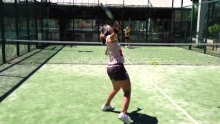 Padel: Ejecución de la bandeja por Carolina Navarro