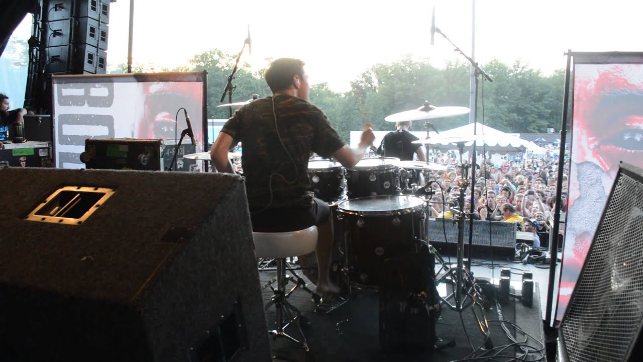 Matt Traynor of Blessthefall "Bottomfeeder" Live from Warped Tour ...