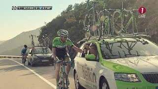 Laurens ten Dam geeft een rondje voor het peloton.