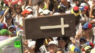 Женщины вышли на улицы Каракаса с призывом остановить насилие в стране