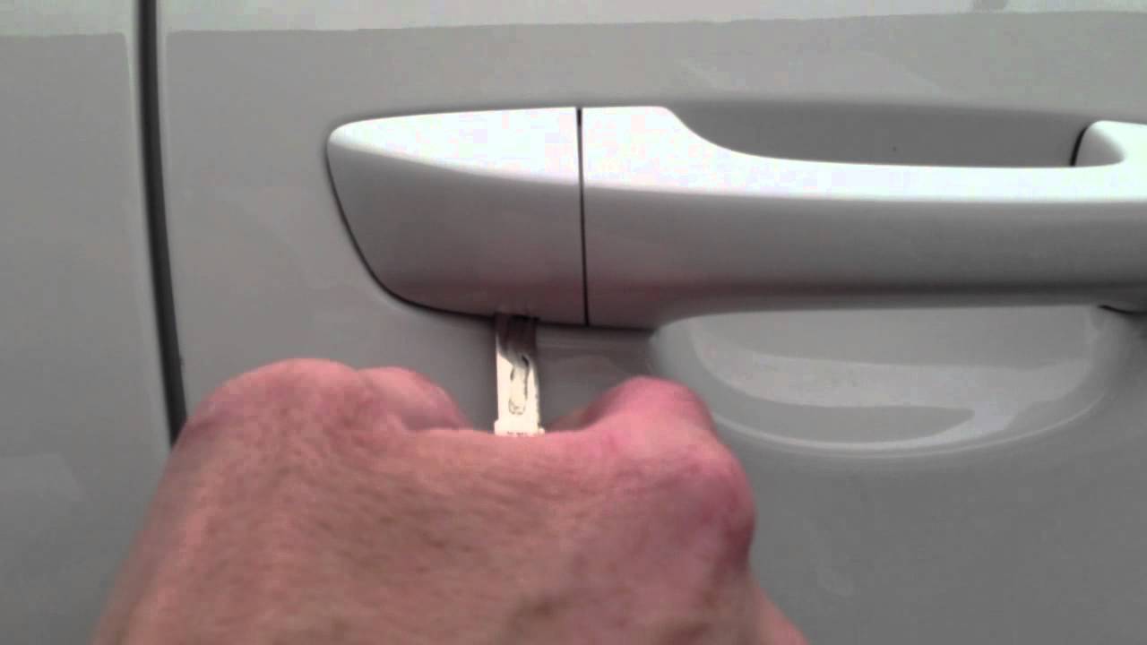 03 330ci No Keyhole For Manual Unlock Bmw