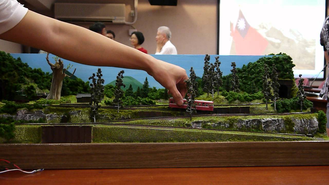 ZIG ZAG (switch back) model railroad layout - YouTube