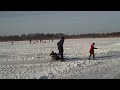 Opa valt op ijs