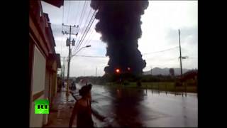В Венесуэле горит нефтеперерабатывающий завод