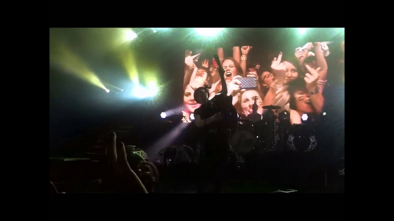 Fall Out Boy - Young Volcanoes (Live) - Brisbane 2013 - YouTube