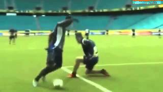 Balotelli vs Buffon - Entrenamiento de Italia