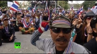 Тысячи протестующих продолжают блокировать работу госучреждений в Таиланде