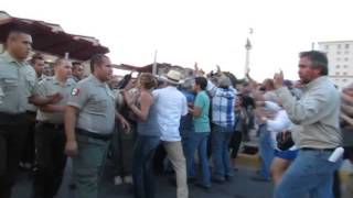 Manifestación de camioneros desata trifulca; varios heridos