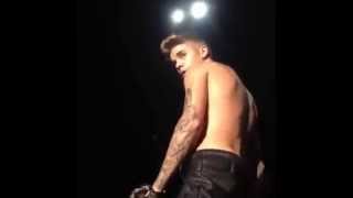 Justin Bieber é atingido por garrafa em show de São Paulo 02/11/2013 Brazil