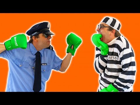 Amelia and thief fitness contest - Funny kids pretend play story