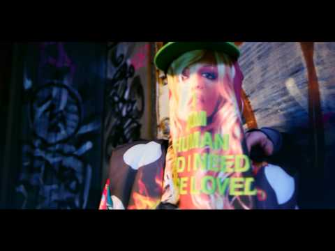 Rebecca & Fiona - Holler