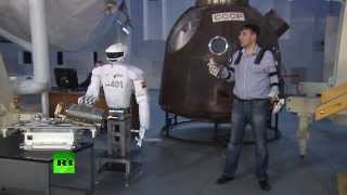 В ЦПК показали антропоморфного робота для работы в открытом космосе