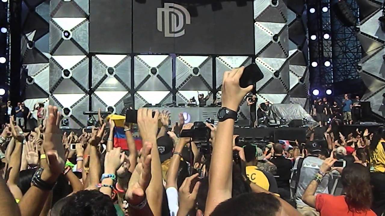 Chuckie- "Make Some Noise vs Slow Down" Ultra Music Festival 2013 (15 ...