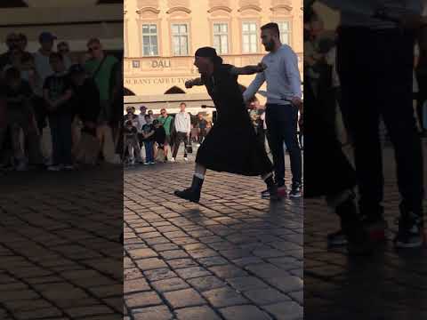Prague street artist - Dangerous and funny act - Must watch
