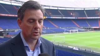 Sinclair Bischop in gesprek met stadiondirecteur Jan van Merwijk