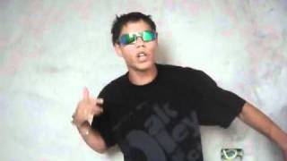 MC LON INSENSATO DESTINO EU QUERO IR PRA LONGE LA ONDE O VENTO SE ESCONDE