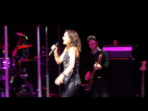 Katharine Mcphee - SHAKE IT OUT (Live @ Sarasota, FL)