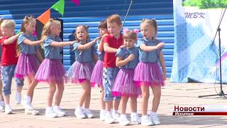 День рождения Искитима отмечают на крыльце ДК «Россия»