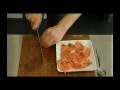 Quick & Easy: salmone norvegese marinato con spaghetti di zucchina e salsa allo zenzero
