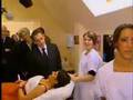 Une jeune fille refuse de serrer la main de Sarkozy