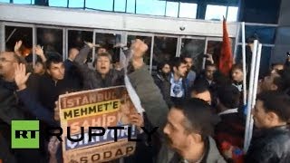 В Стамбуле активисты попытались прорваться в здание суда