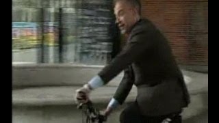 Tomás Jocelyn-Holt sufrió caída en bicicleta cuando llegó al debate presidencial de la Archi