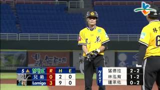 20130926 CPBL 象VS猿 5上 NICE PLAY製造機 詹智堯好像發現自己接地有點帥 嘴角忍不住上揚了