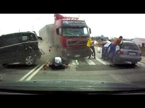 Best of Russian Driving Fails 2017