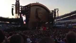 Girl gets autograph on bum.Very funny clip Robbie Williams Ullevi 2013