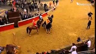 Palio di Asti 2013 GRAVISSIMO INCIDENTE NELLA PRIMA BATTERIA "immagini cruenti"