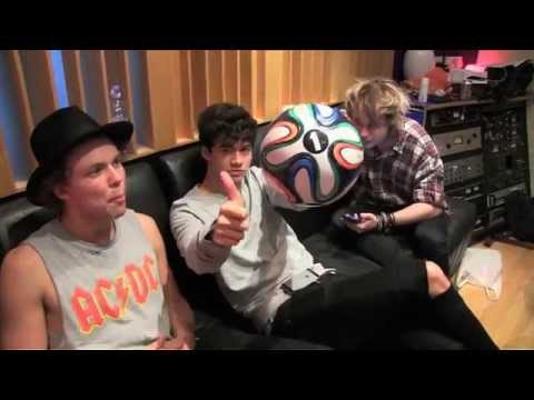 5 Seconds Of Summer featuring Scott Mills - Hearts Upon Our Sleeve 