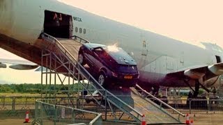 2014 Range Rover Sport Drives Through Boeing 747