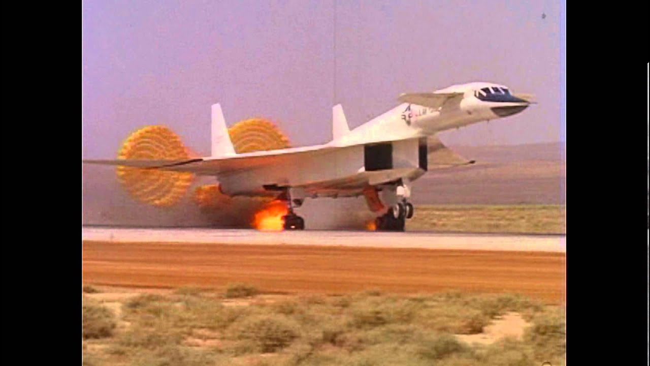 XB-70 Valkyrie Emergency Landing and fire - YouTube