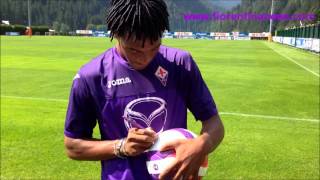 Cuadrado si concede ai tifosi durante l'allenamento