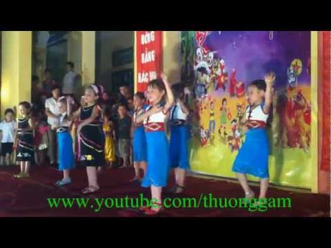 múa đường bé đi đến trường