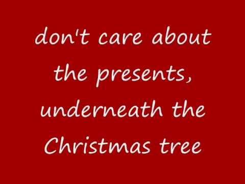 Mariah Carey & Justin Bieber - All I Want For Christmas Is You (lyrics on screen) - YouTube