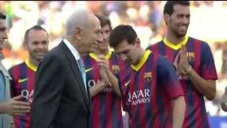 Funny! Lionel Messi gets the ball in the tender area by president Peres