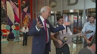 Paxo, please don't go! Jon Snow freestylin' at the BBC