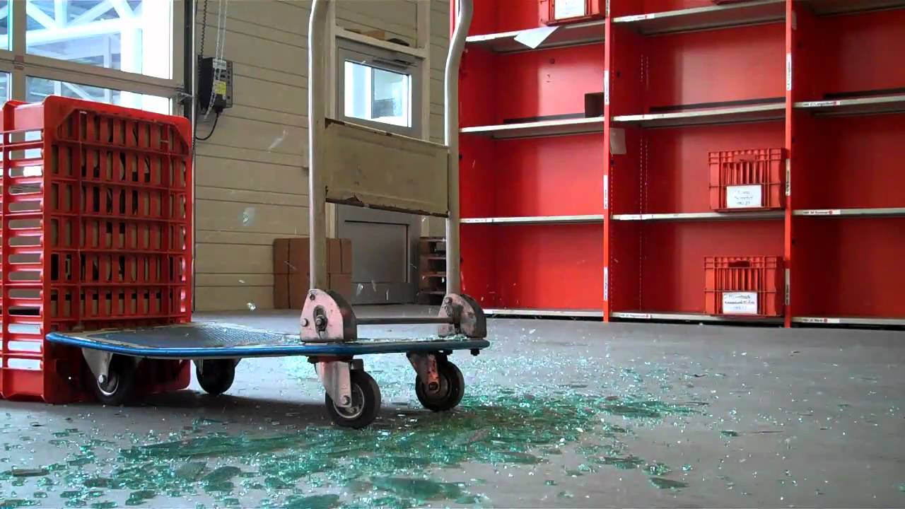 Ceramic Splitter Vs. Glass Plate (Breaking Car Window with Spark Plugs