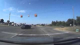 Idiot drivers make illegal U turn to avoid red light