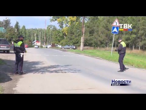 Лев Толстой бы ужаснулся: в Бердске на улице Толстого машины сносят заборы жителей, а пешеходам негде пройти Лев Толстой бы ужаснулся: в Бердске на улице Толстого машины сносят заборы жителей, а пешеходам негде пройти