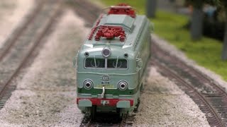 Wunderschöne Modelleisenbahn Tren dels Llacs aus Spanien in Spur H0