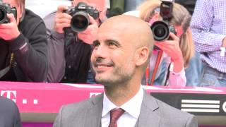 FC Bayern München: Pep Guardiola kickt in der Allianz-Arena