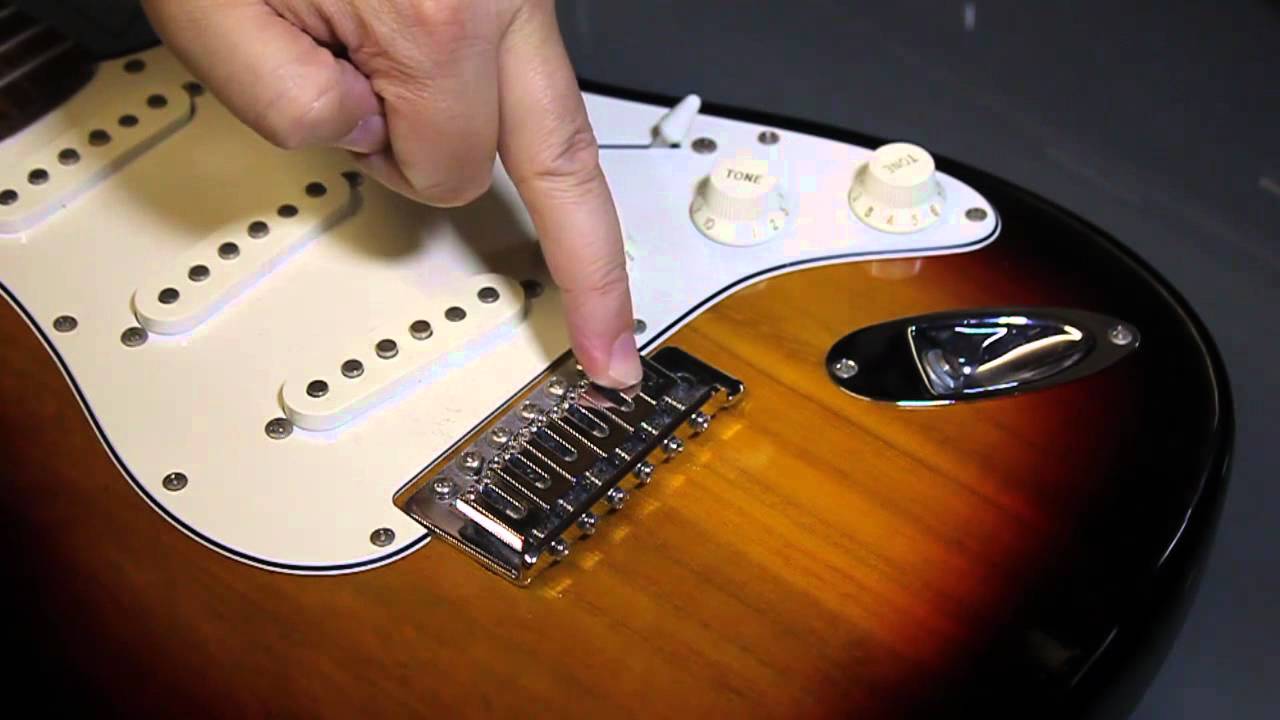 Restring an electric guitar. Replace a broken string. Fender Strat