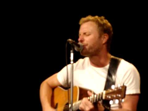 Dierks Intros And Sings Drunk On A Plane Youtube