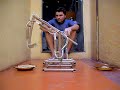 braço mecânico hidráulico (escavadeira) brinquedo feito com seringas e tubos de PVC